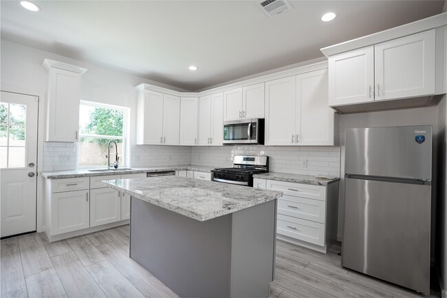 Photo - 7914 Laura Koppe Rd