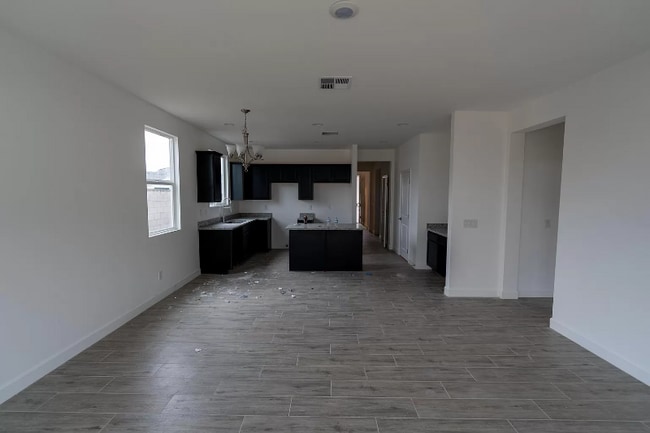 Photo - 640 E Vail Ln