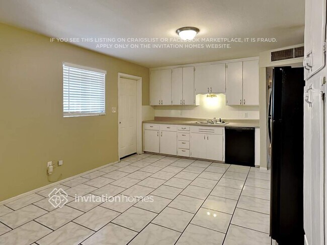 Photo - 2307 W Freeway Ln