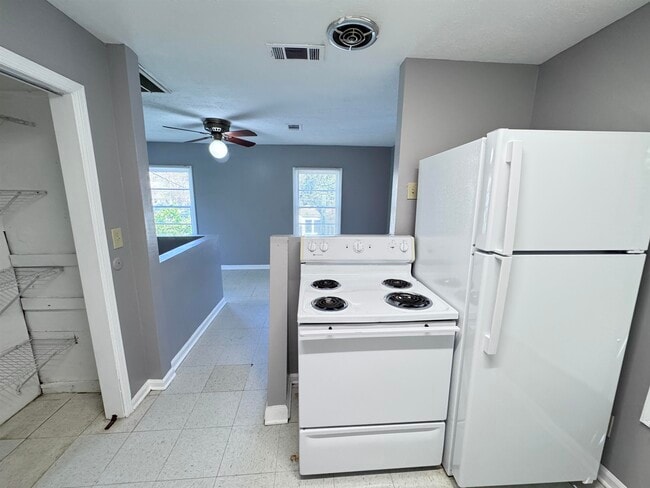Photo - 817 N Forest Dr