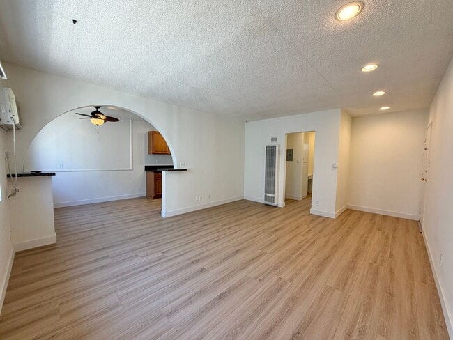 3631 Midvale Ave Unit 6