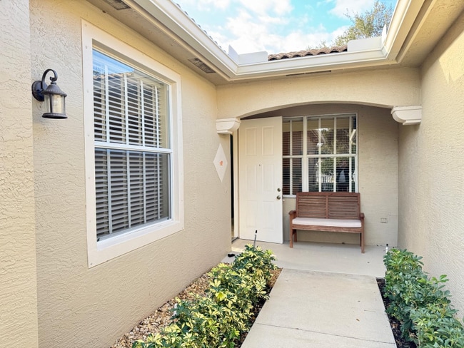 8654 Lineyard Cay