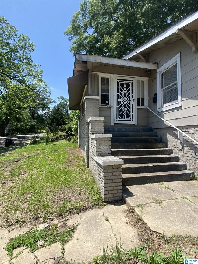 Building Photo - 4300 9th Ave Rental