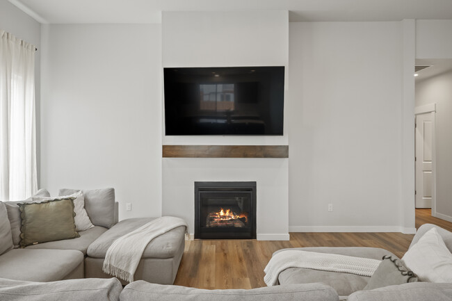Photo - 5175 Parkway Dr NE