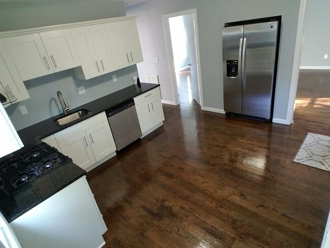 Building Photo - 466 Burritt Ave Unit 466