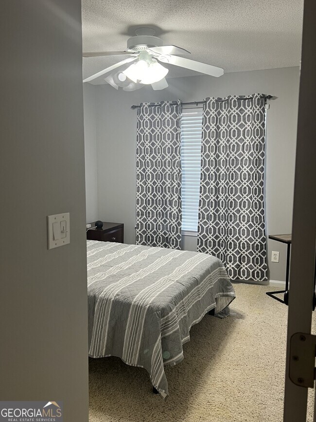 Photo - 410 Rosewood Ln