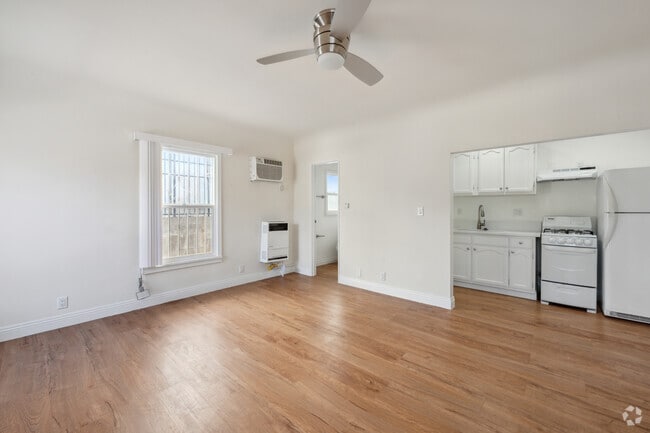 Studio, 1BA - 325SF - 265 S Manhattan Pl