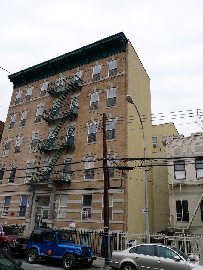 Photo - 415 E 154th St