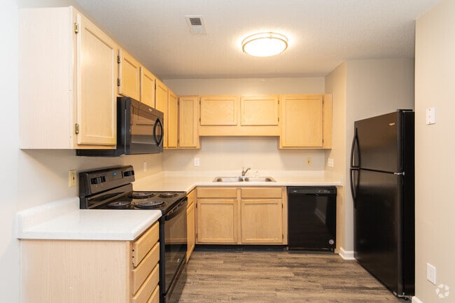 2BR, 2BA - 1,060SF