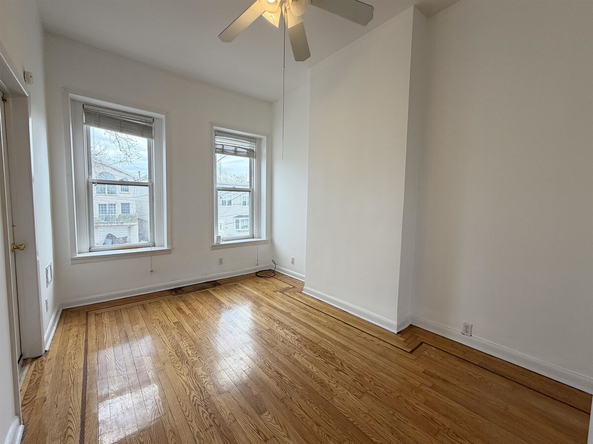 Photo - 7 Whitman Ave