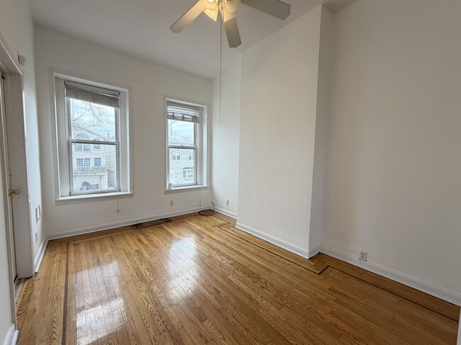 Building Photo - 7 Whitman Ave