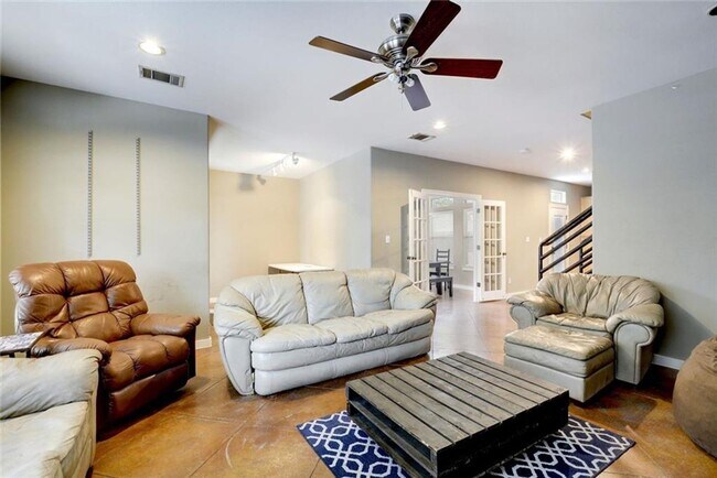 Photo - 4500 Avenue C Unit #B