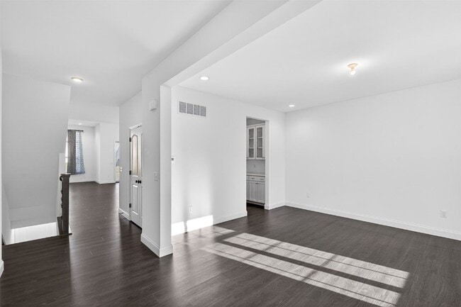 Photo - 111 Maelin Dr