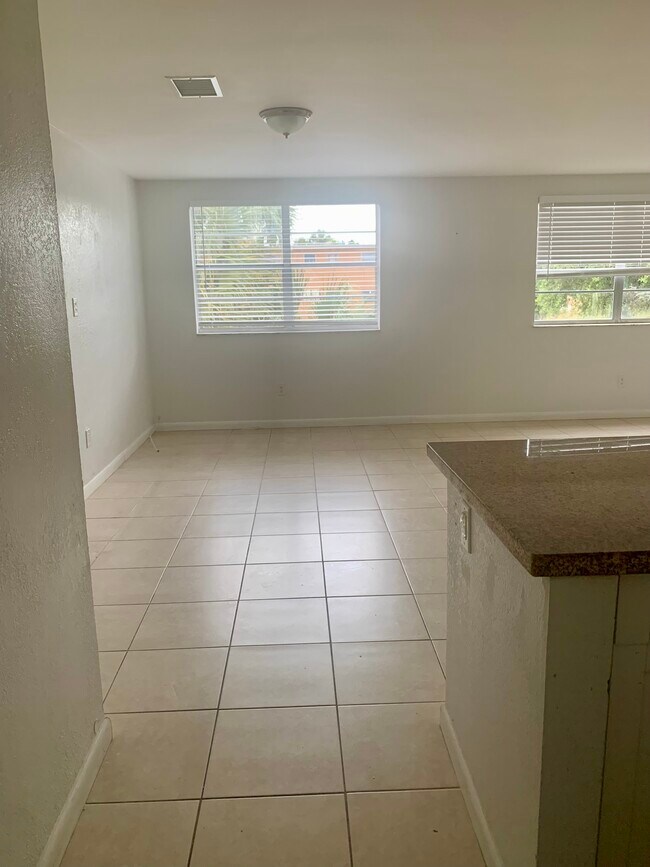 1255 W 53rd St Unit 303