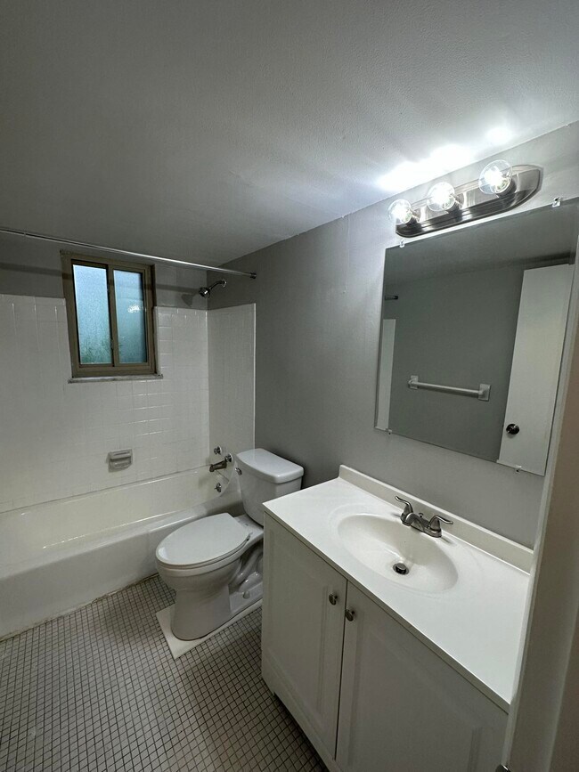 Photo - Oak St Apartments
