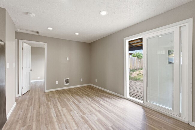 Photo - 321 E Grace St Unidad B