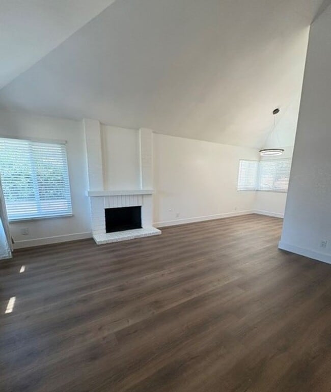 514 Avenida Presidio