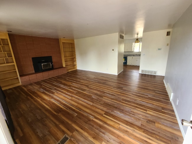 Photo - 1338 Henderson Dr