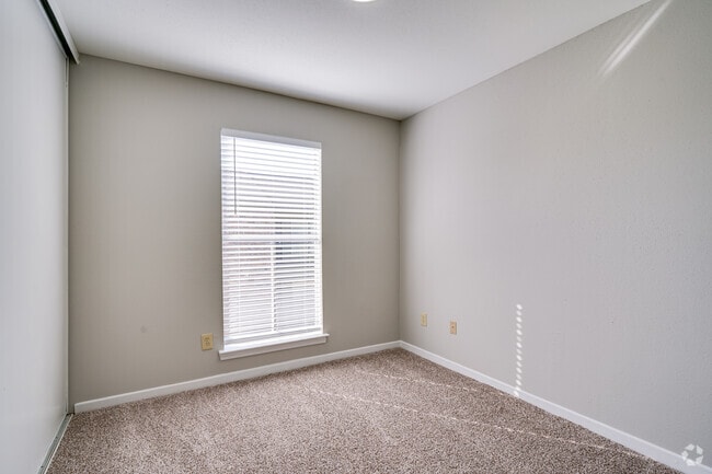 2BR, 1BA - 794SF - Reserve at 63 Sixty Three