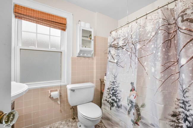 Photo - 1083 Hunter Ave