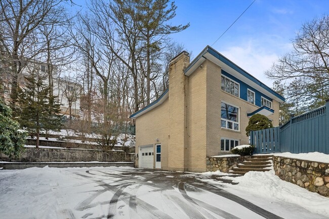 Photo - 330 Cambridge St