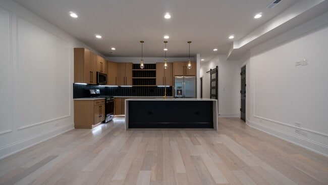 4747 N Beacon St Unit 4747 N Beacon Unit  2N