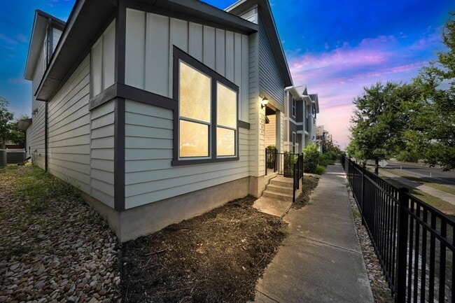 Photo - 5404 Golden Canary Ln