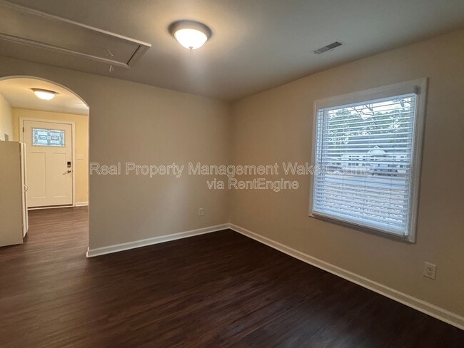 Photo - 1505 Axum Rd