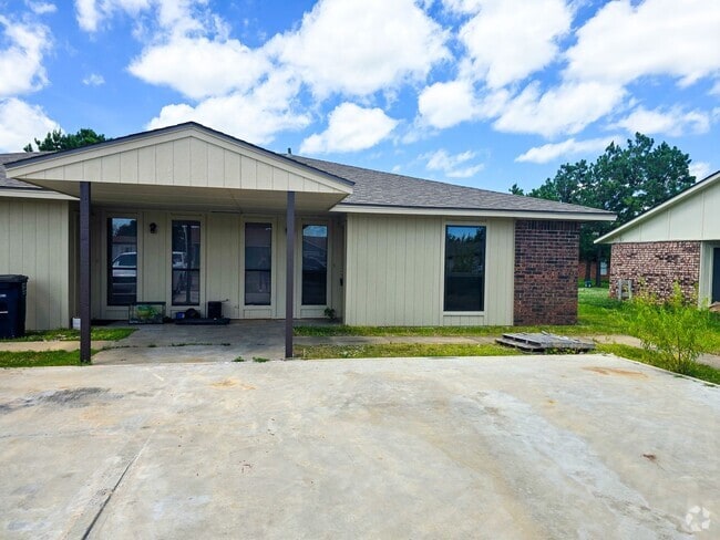Building Photo - Cute 2 bedroom Duplex near OBU Rental