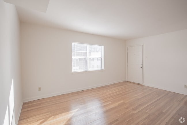 1BR,1BA,-655SF