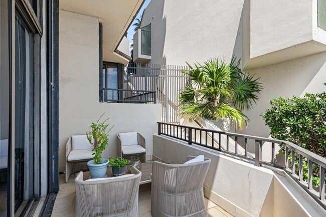 Photo - 520 Brickell Key Dr Unit a200