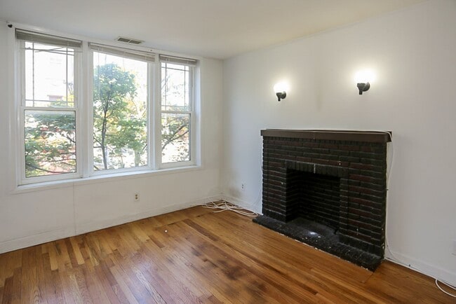 Building Photo - 1507 W Barry Ave Unit 1507-2
