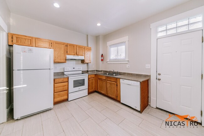 174 E 11th Ave