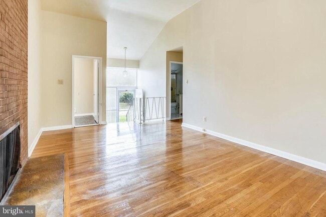 Photo - 6048 Rossmore Dr