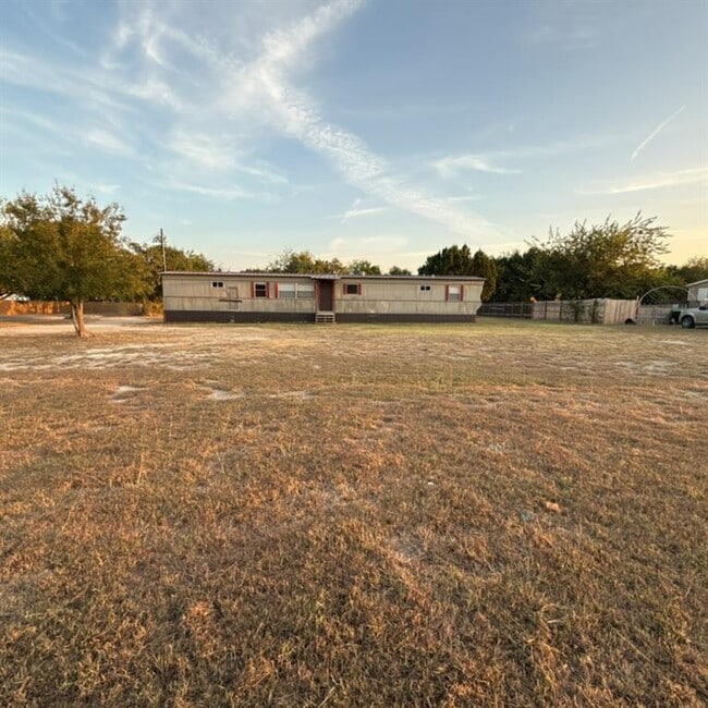 Building Photo - 400 Phillip Ln