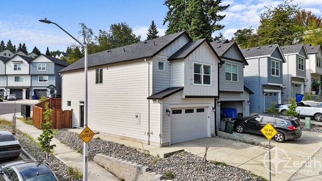 Building Photo - 125 NE Newhouse Rd