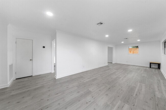 Photo - 1911 Ave O