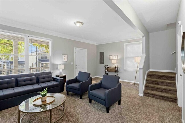 Photo - 639 Ira St SW