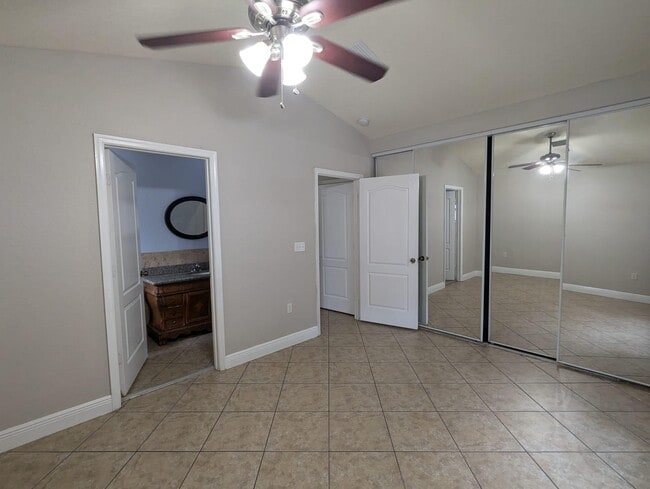 Photo - 4910 Cambridge St