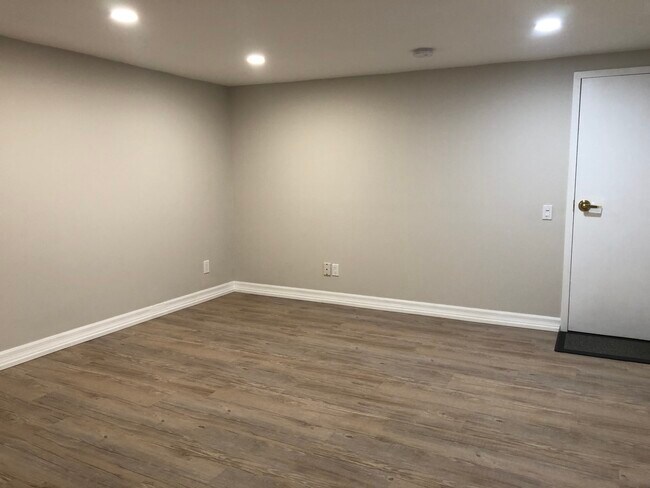 Photo - 646 Broadview Av