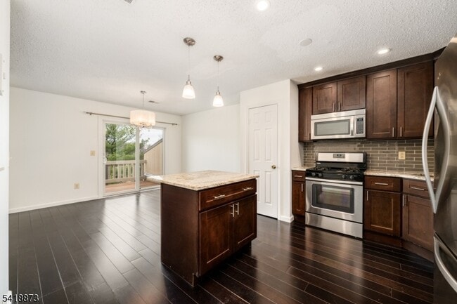 Building Photo - 11 Colton Cir