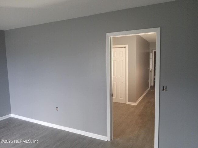 Photo - 1568 Hatley St W