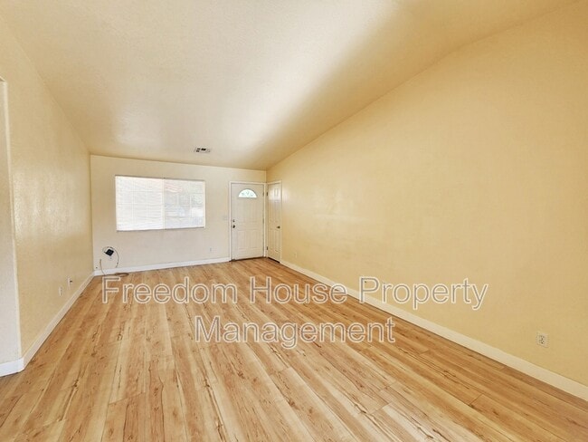 Photo - 1081 Marne Ct Unidad C