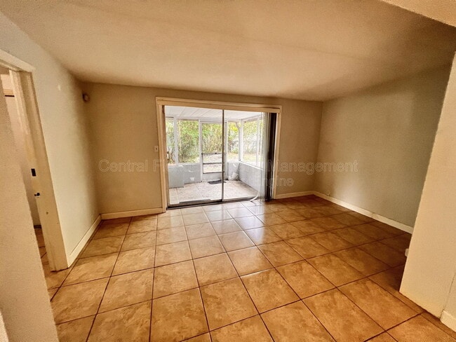 Photo - 253 Ashwood Dr