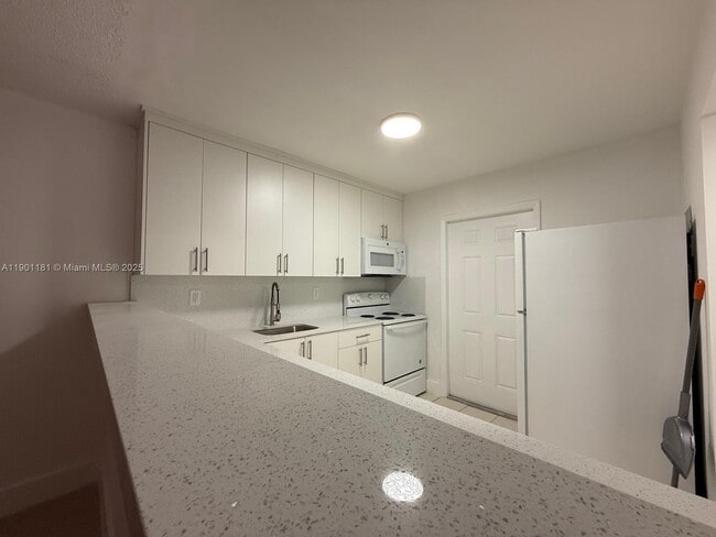Photo - 15221 NE 6th Ave Unidad A108