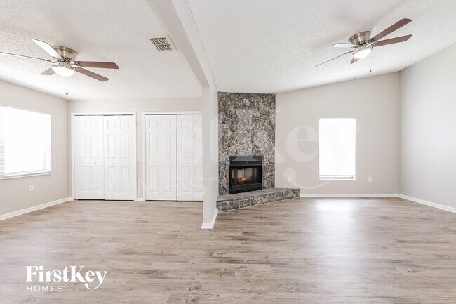 Photo - 704 Del Rio Way