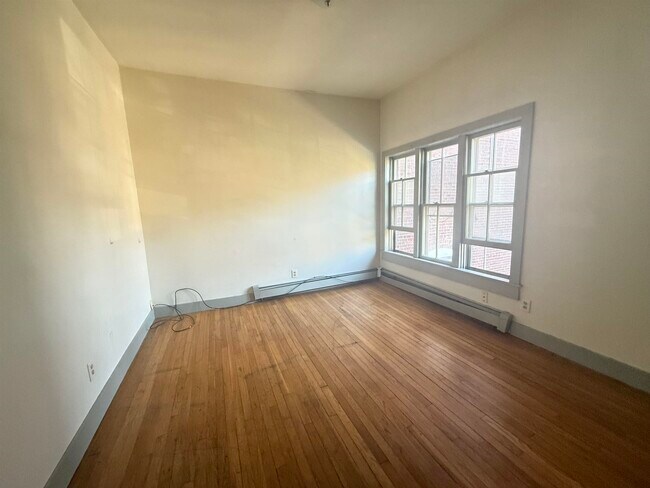 Building Photo - 408 Central St Unit 1 Rental