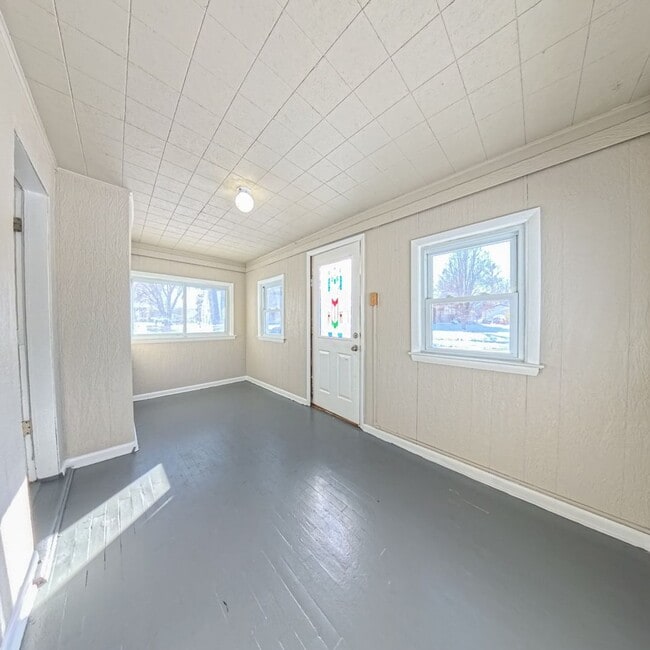 Photo - 3 bedroom 1 bath 2 Stall Garage