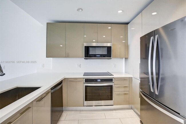 Photo - 2000 Metropica Wy Unit 2302