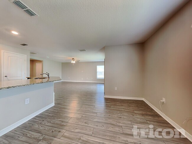 Photo - 304 Kensington View Dr